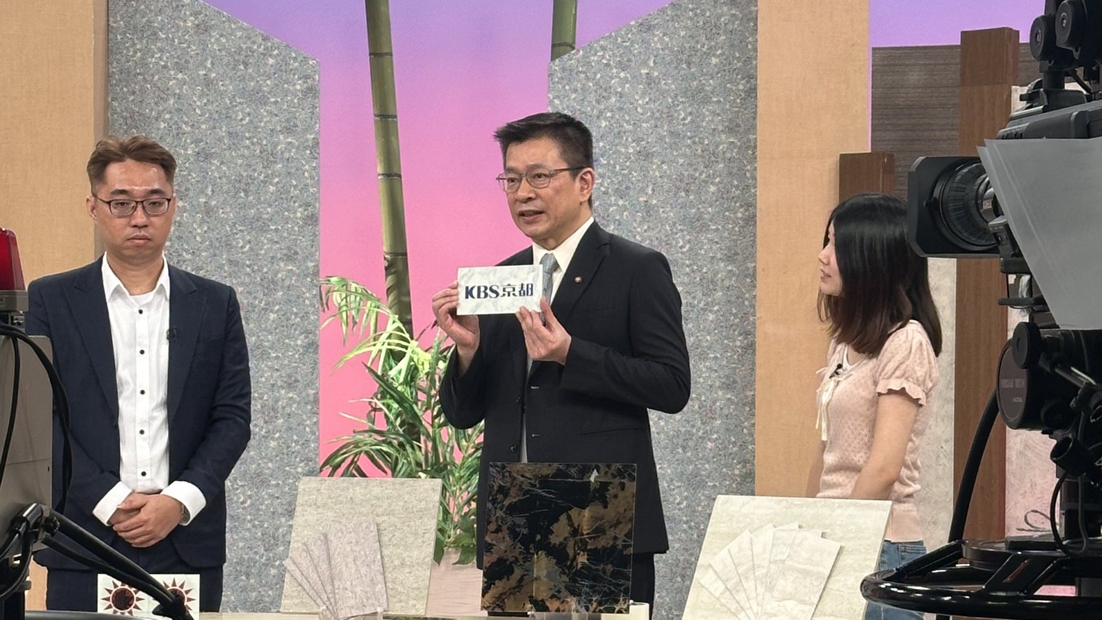 煌盛興業總經理呂理論於日本 KBS 京都攝影棚接受專訪
